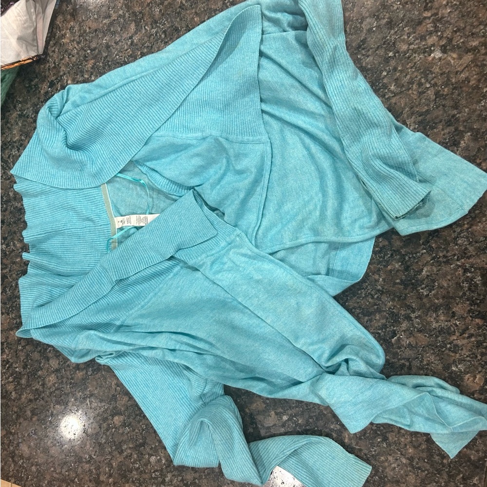 Lulu lemon open down sweater size 6!